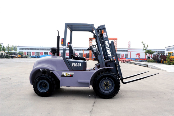Altezza di sorveglianza 2210 mm Flessibile per il funzionamento in terreno accidentato Camion elevatore a forchetta Alta di forchetta libera 100 mm Sicuro